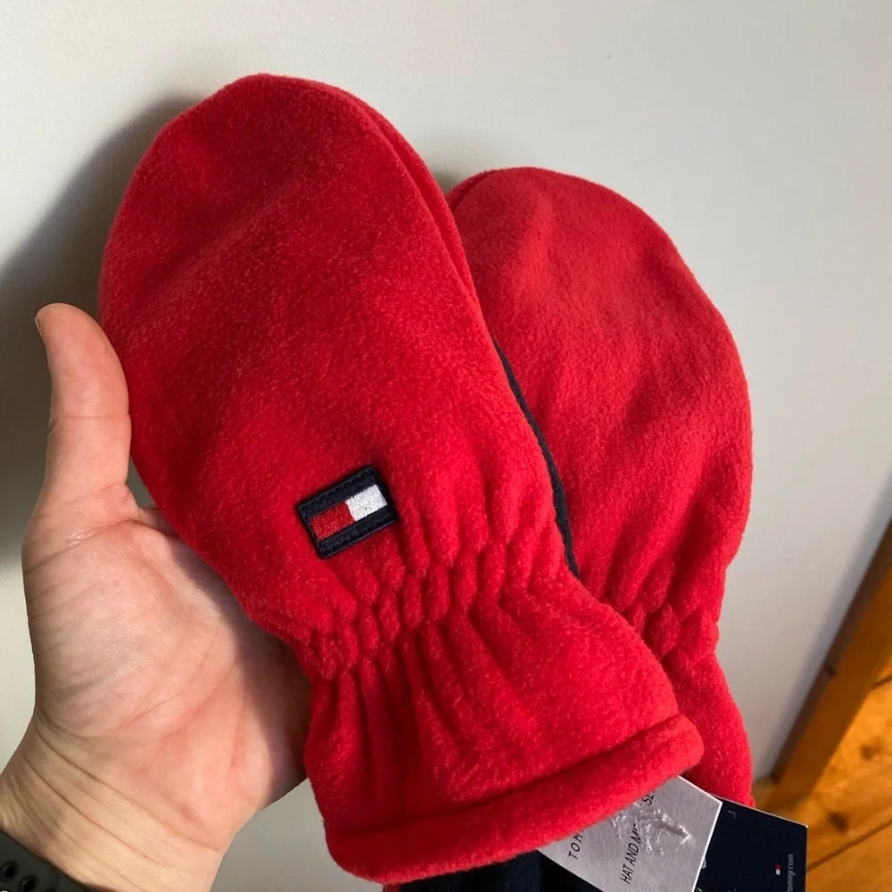 Tommy Hilfiger Hat & Mitten set